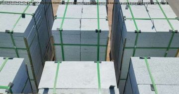 鞍山 芝麻白花岗岩5公分地铺石 花岗岩厂家工厂装车日常