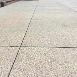 鞍山 黄金麻花岗岩石板材荔枝面地面铺装效果