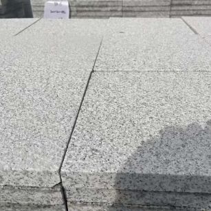 鞍山 白麻花岗岩石材推荐 荔枝面地铺石