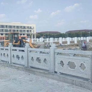 鞍山 白麻花岗岩荔枝面河道栏杆