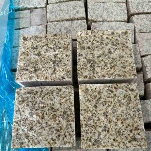 鞍山 黄金麻花岗岩自然面小方块，弹石，马蹄石等