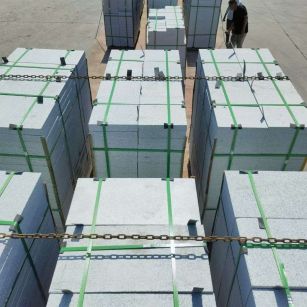 鞍山 芝麻白花岗岩5公分地铺石 花岗岩厂家工厂装车日常