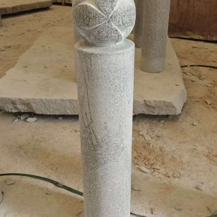 鞍山 芝麻白花岗岩石材挡车石柱、停车柱、圆柱挡车柱、方柱挡车柱等