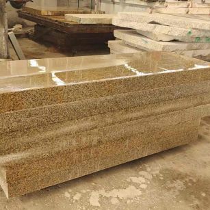 鞍山 黄金麻栏杆料半成品加工中