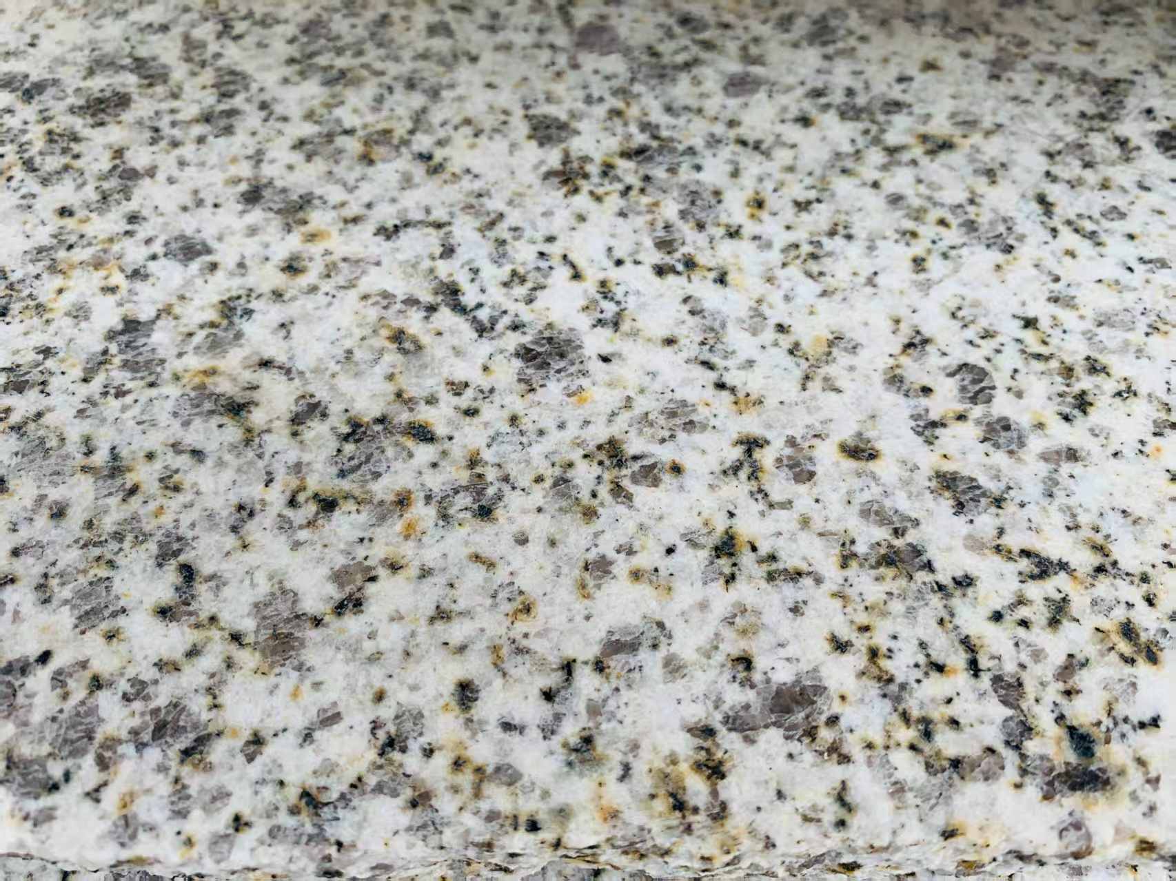 鞍山 黄金麻花岗岩石材浅黄光面