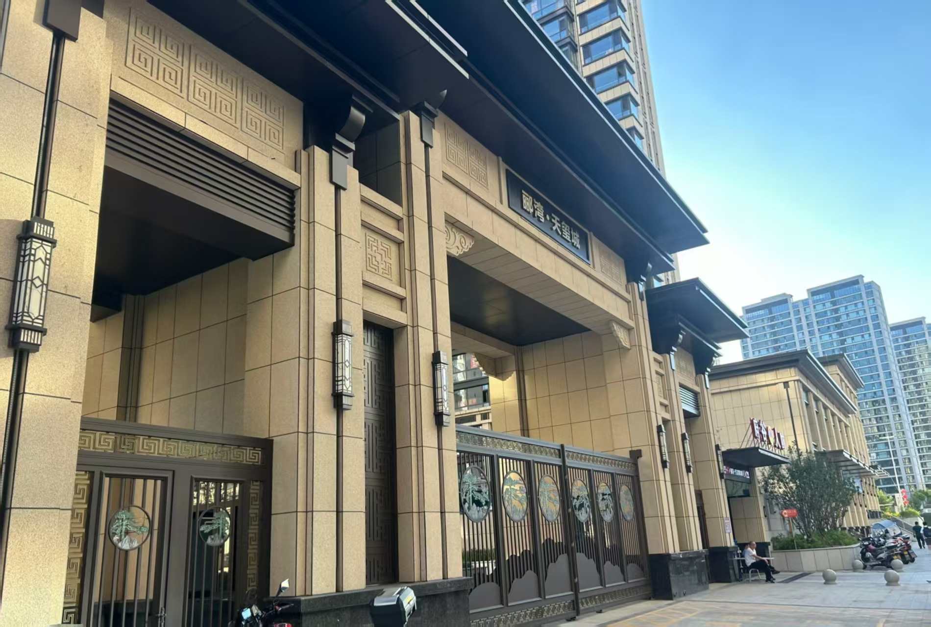 鞍山 黄金麻花岗岩荔枝面小区门楼外墙干挂