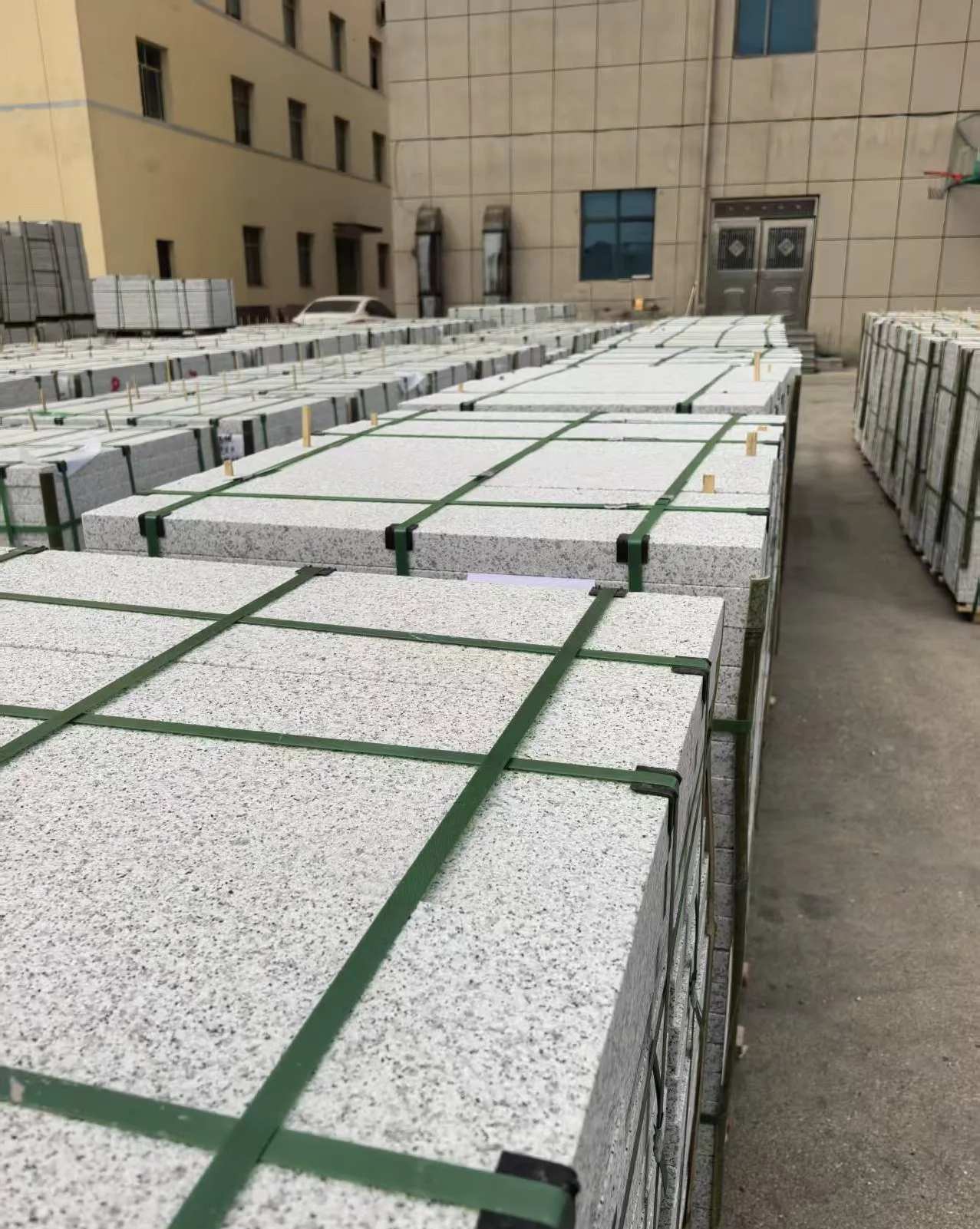 鞍山 白麻花岗岩5.0公分荔枝面地铺石