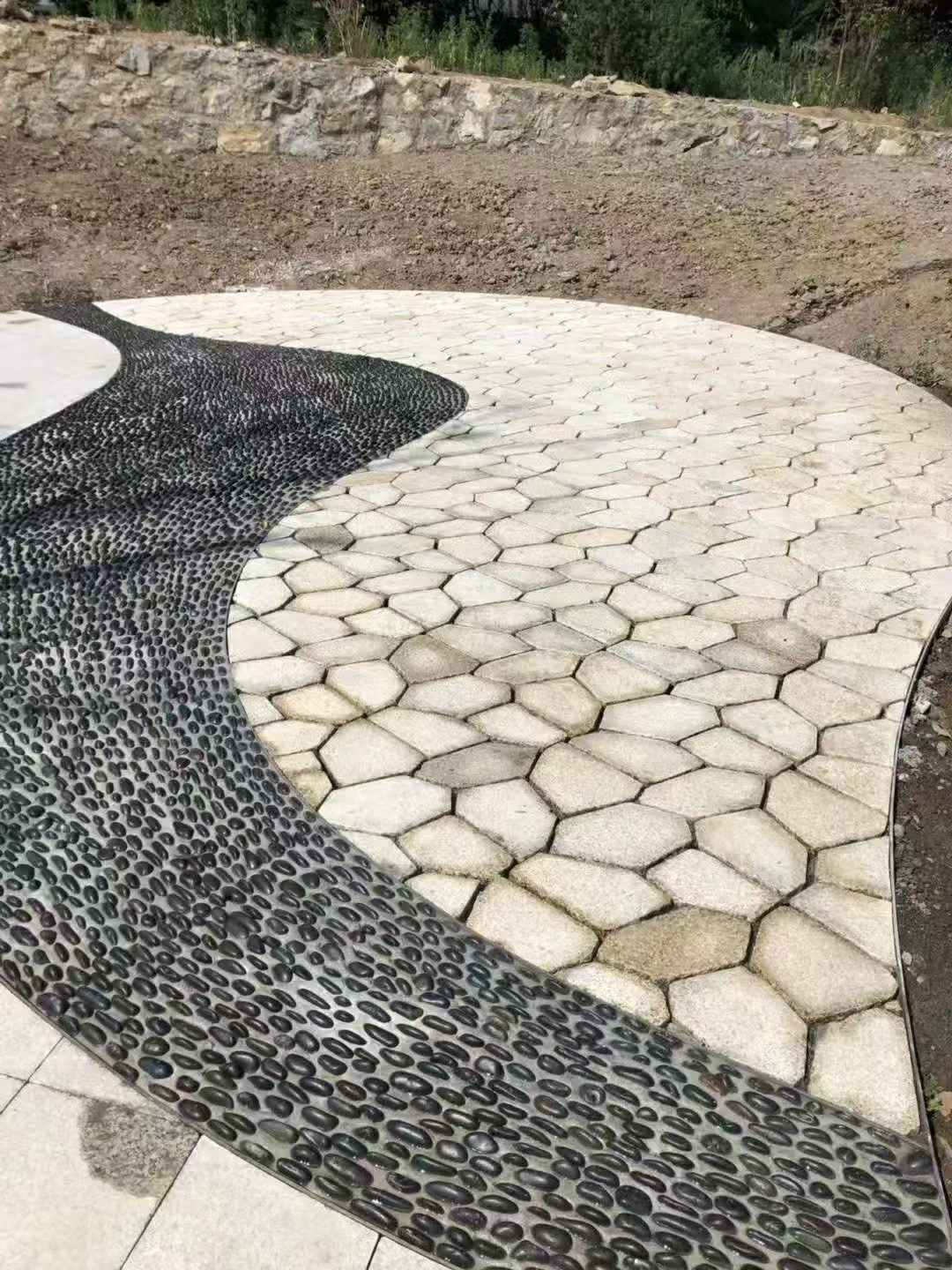 鞍山 黄金麻冰裂纹地铺石工地铺装案例