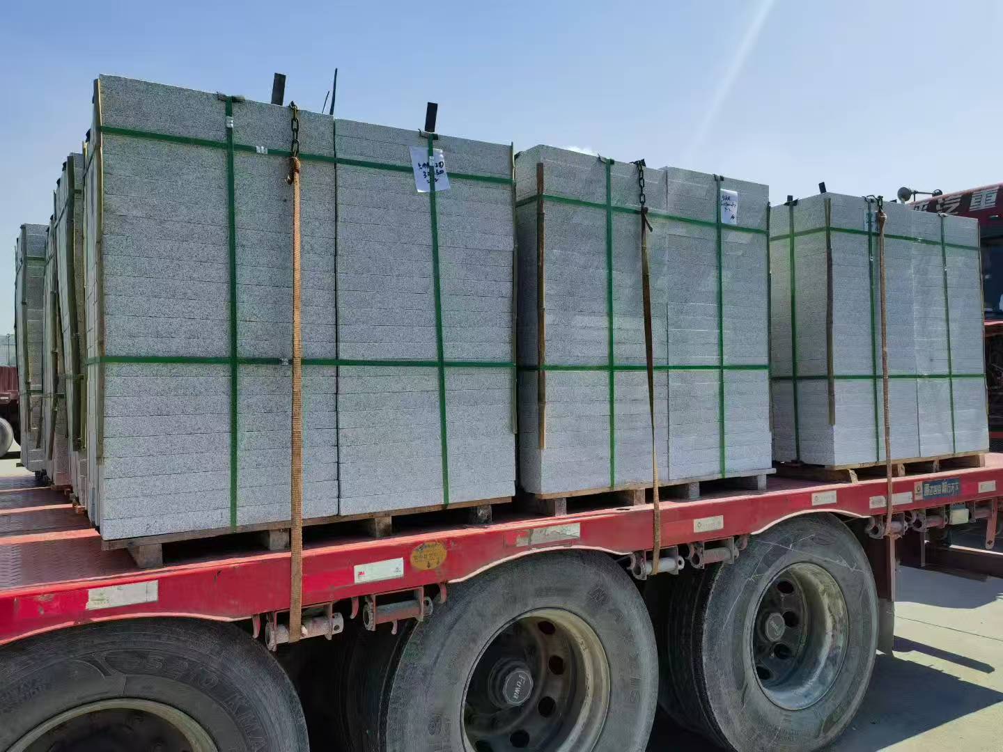 鞍山芝麻白花岗岩出货日常地铺石