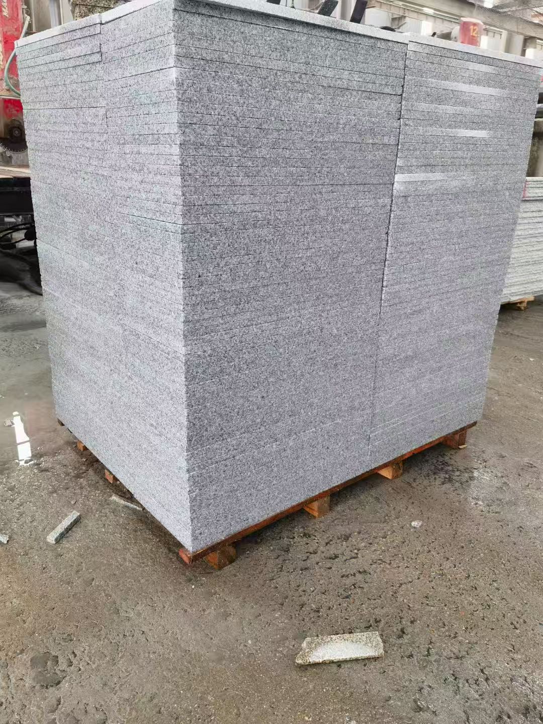 鞍山 芝麻白火烧面1.8厚300*600地铺石，尺寸标准，厚薄均匀