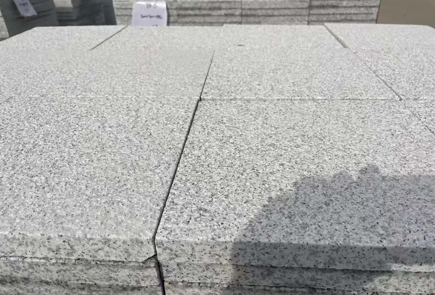 鞍山 白麻花岗岩石材推荐 荔枝面地铺石