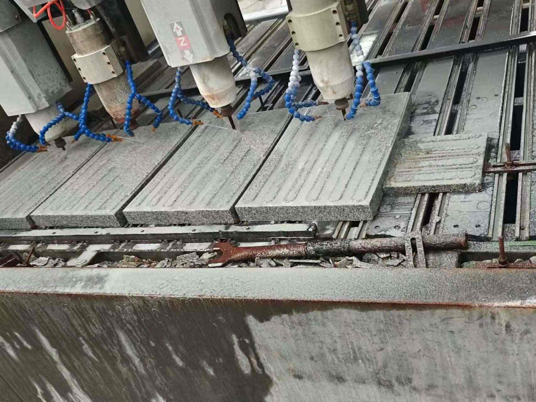 鞍山 芝麻白花岗岩荔枝面盲道雕刻