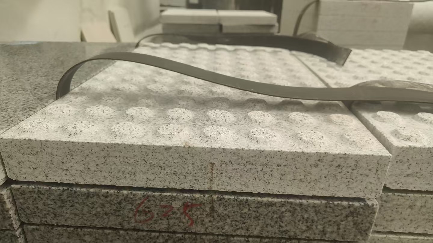 鞍山 芝麻白花岗岩6.0公分荔枝面五轴加工雕刻盲点