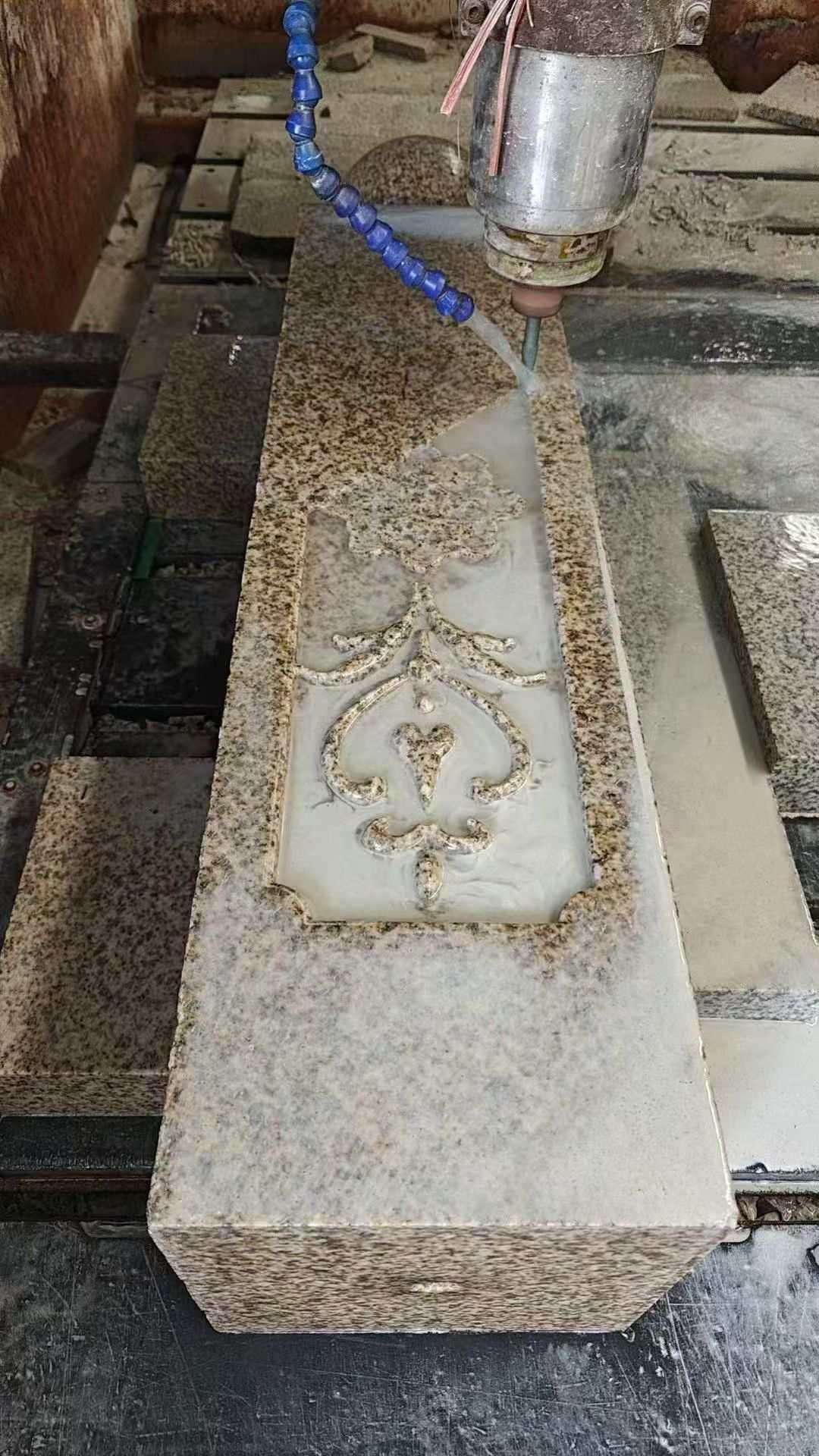 鞍山 黄金麻花岗岩异形加工雕刻栏杆大柱