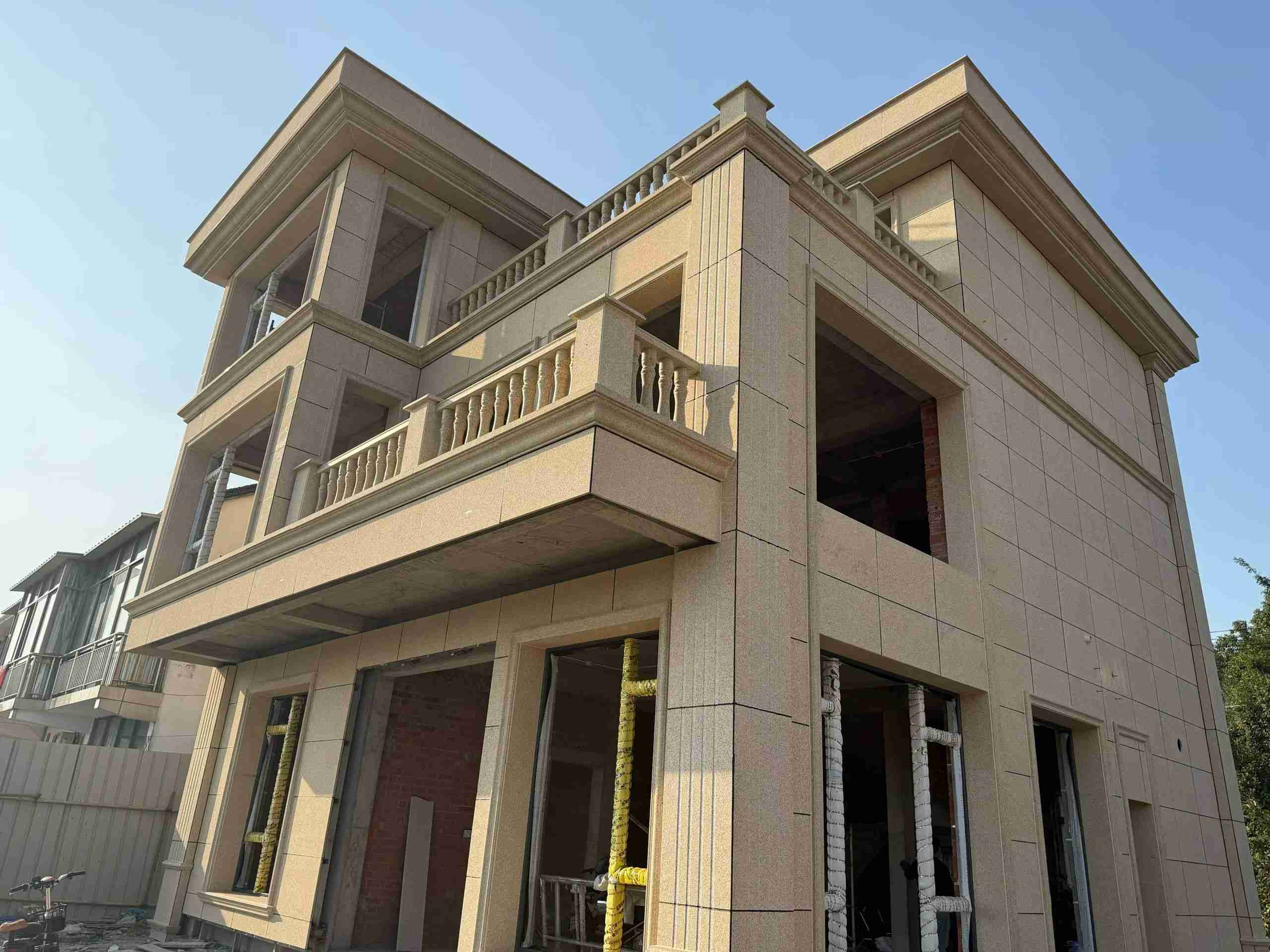 鞍山 黄金麻花岗岩石材荔枝面外墙干挂效果展示