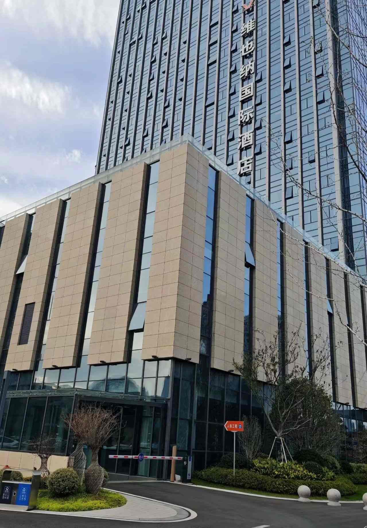 鞍山 黄金麻花岗岩外墙干挂