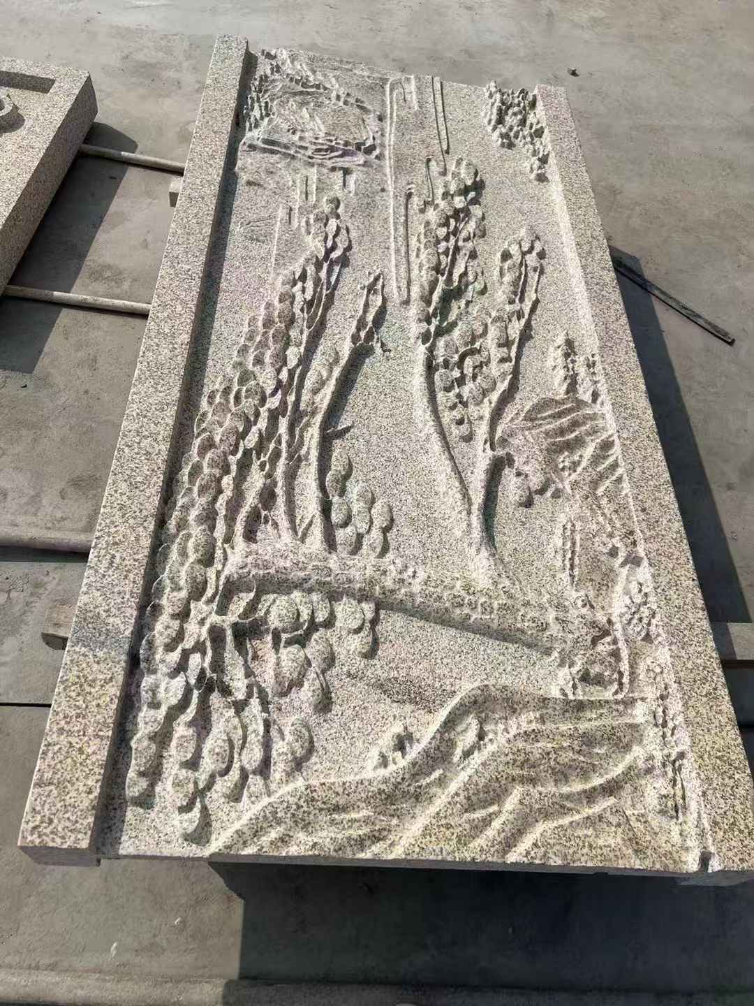 鞍山 黄金麻雕刻板浮雕迎客松