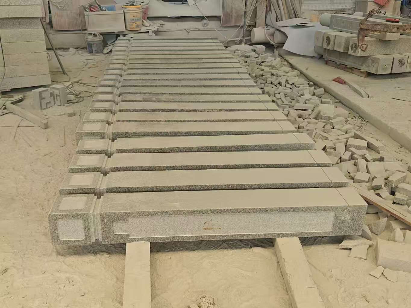 鞍山 芝麻白异形加工雕刻-栏杆大柱，方柱