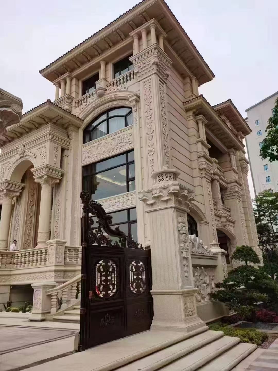 鞍山 黄金麻花岗岩别墅外墙干挂效果展示