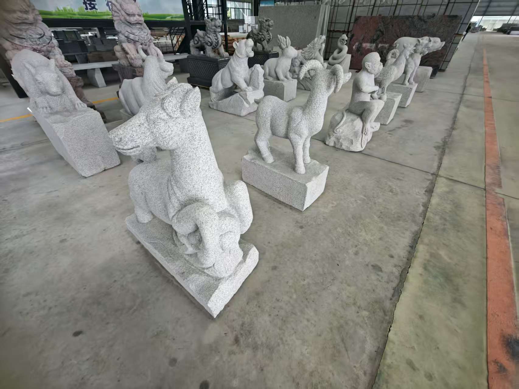 鞍山 芝麻白花岗岩造型立体雕刻——十二生肖
