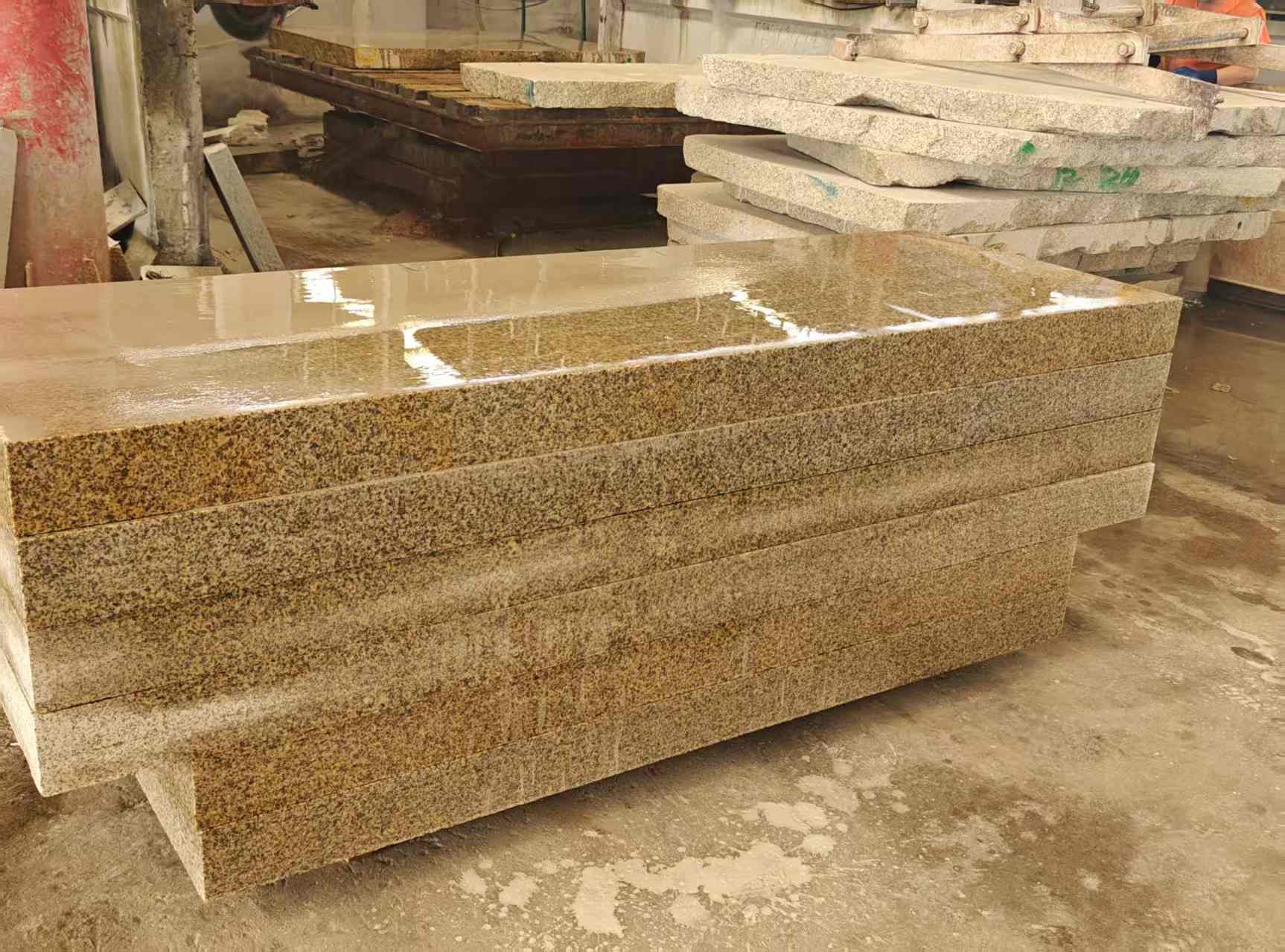 鞍山 黄金麻栏杆料半成品加工中