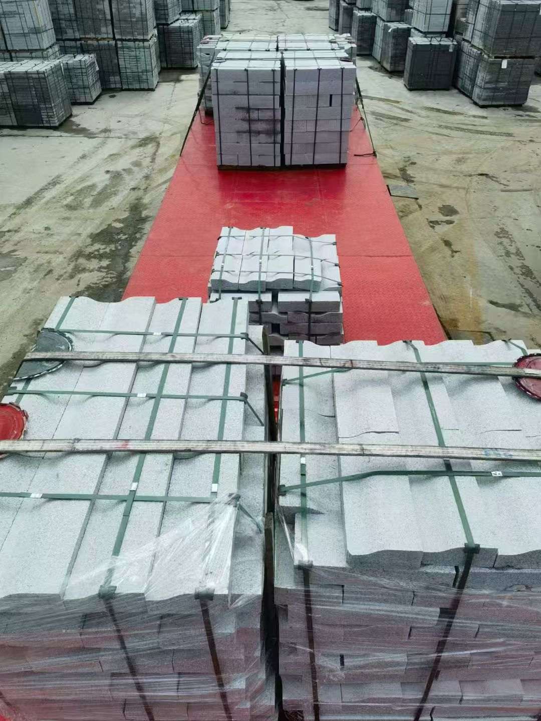 鞍山 芝麻白仿形加直形路沿石出货日常