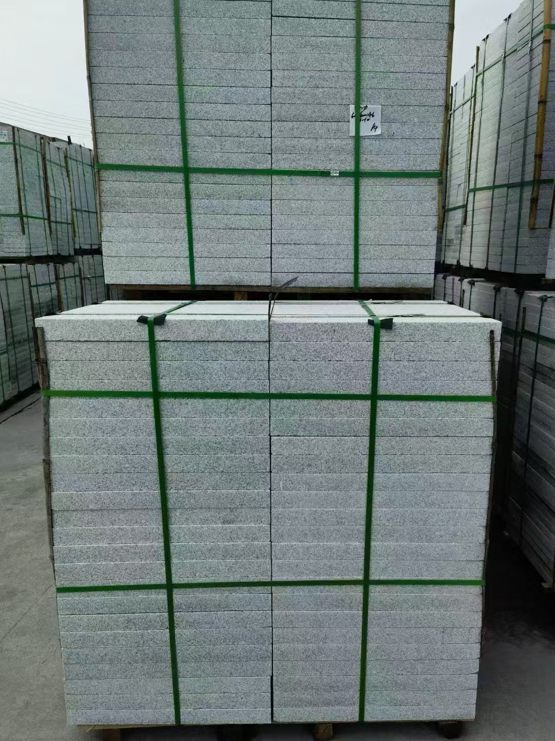 鞍山 芝麻白火烧，园林广场市政工程地铺石，1.8~5.0厚均有现货