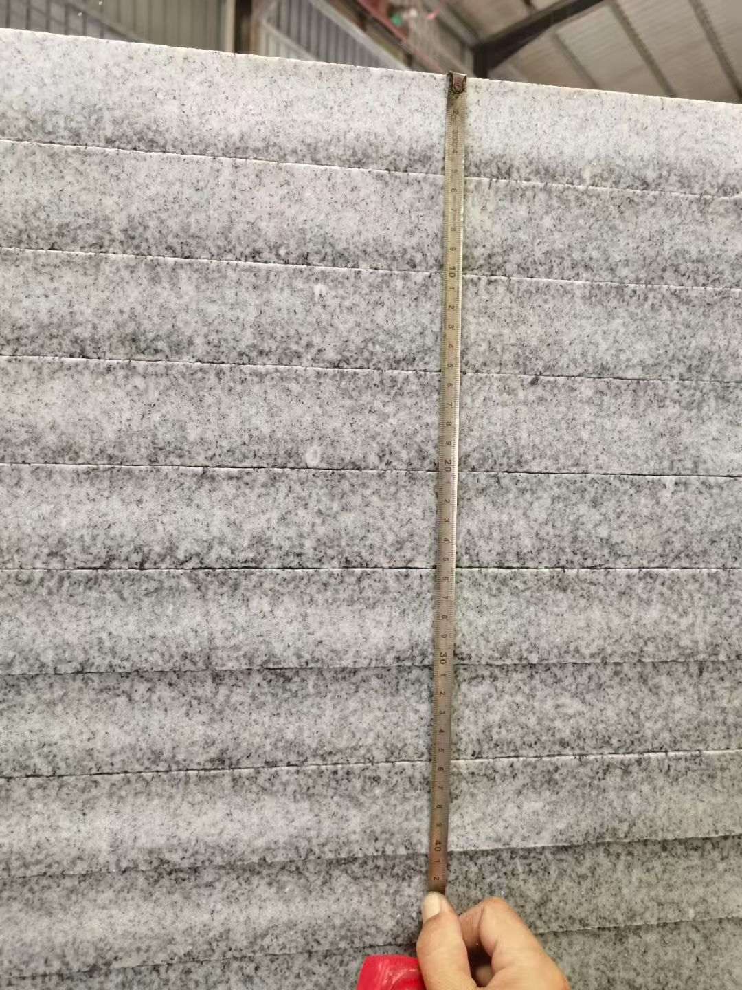 鞍山 芝麻白火烧成品厚薄均匀，B料价格接近A料质量