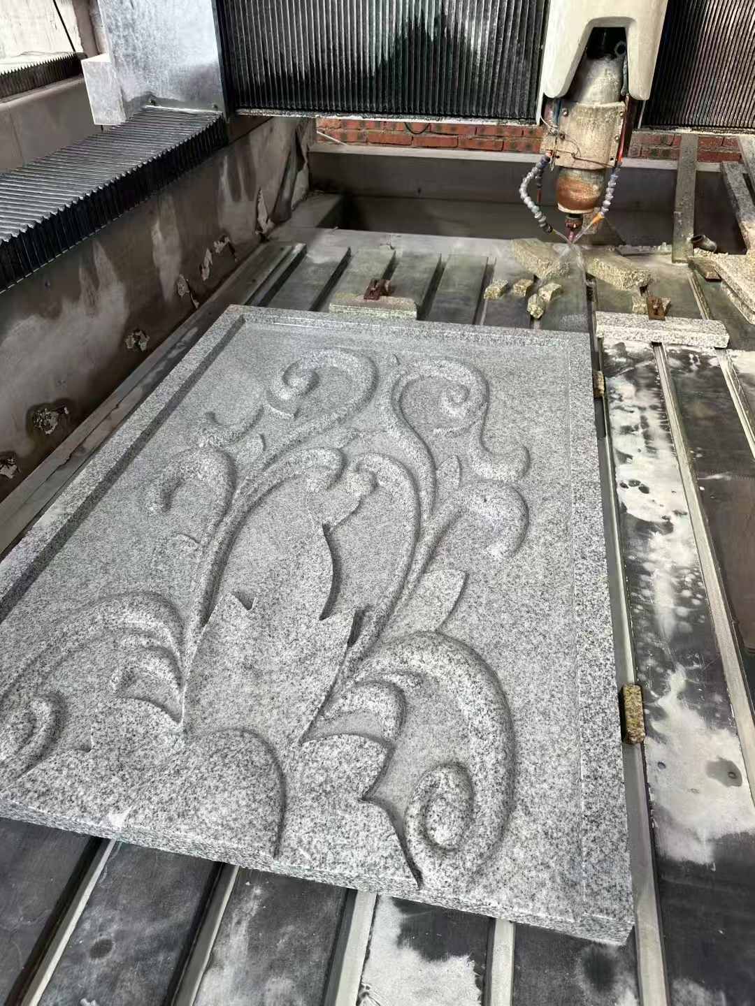 鞍山 白麻别墅干挂雕花板