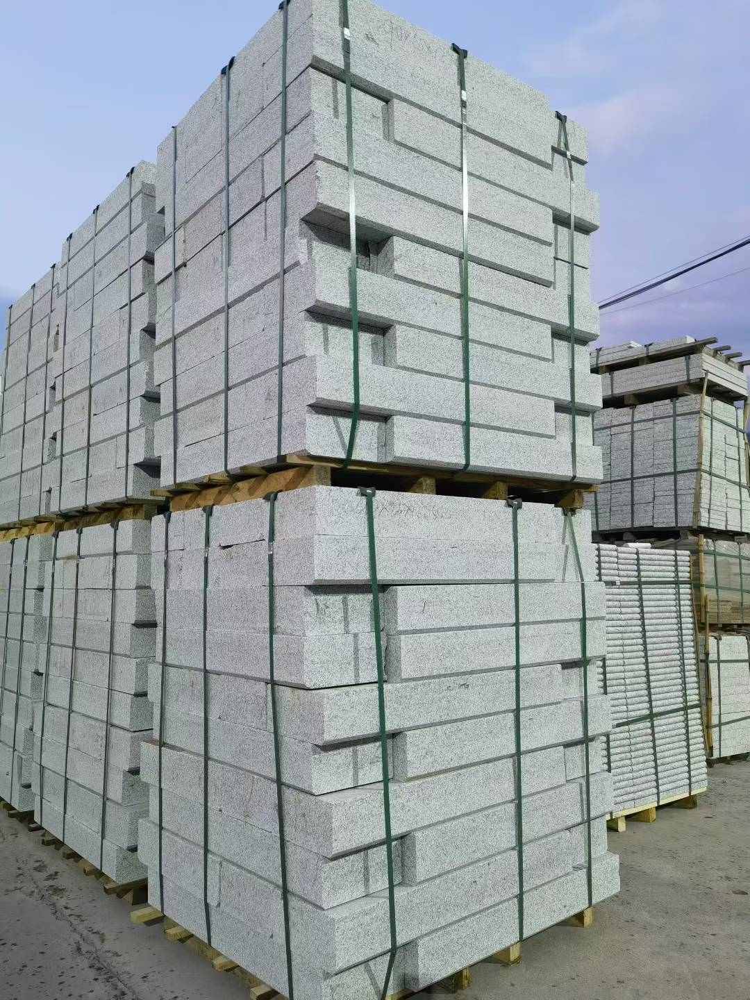 鞍山 芝麻白花岗岩路沿石，路缘石，路肩石，道牙，立缘石，马路牙子，街沿石，侧石等