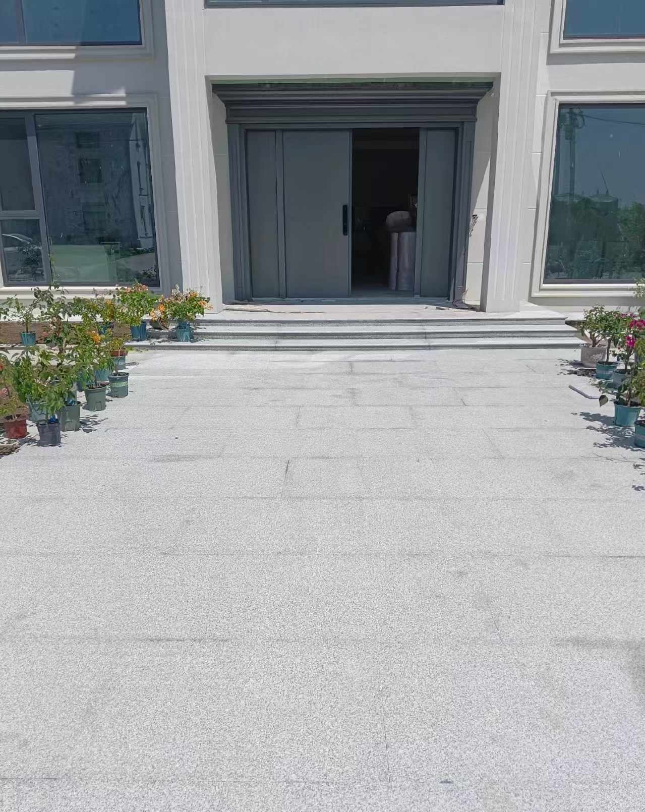 鞍山 芝麻白花岗岩地铺石地面铺装