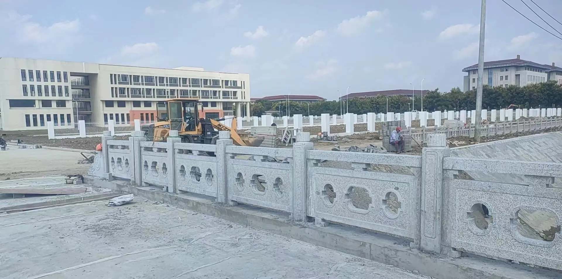 鞍山 白麻花岗岩荔枝面河道栏杆