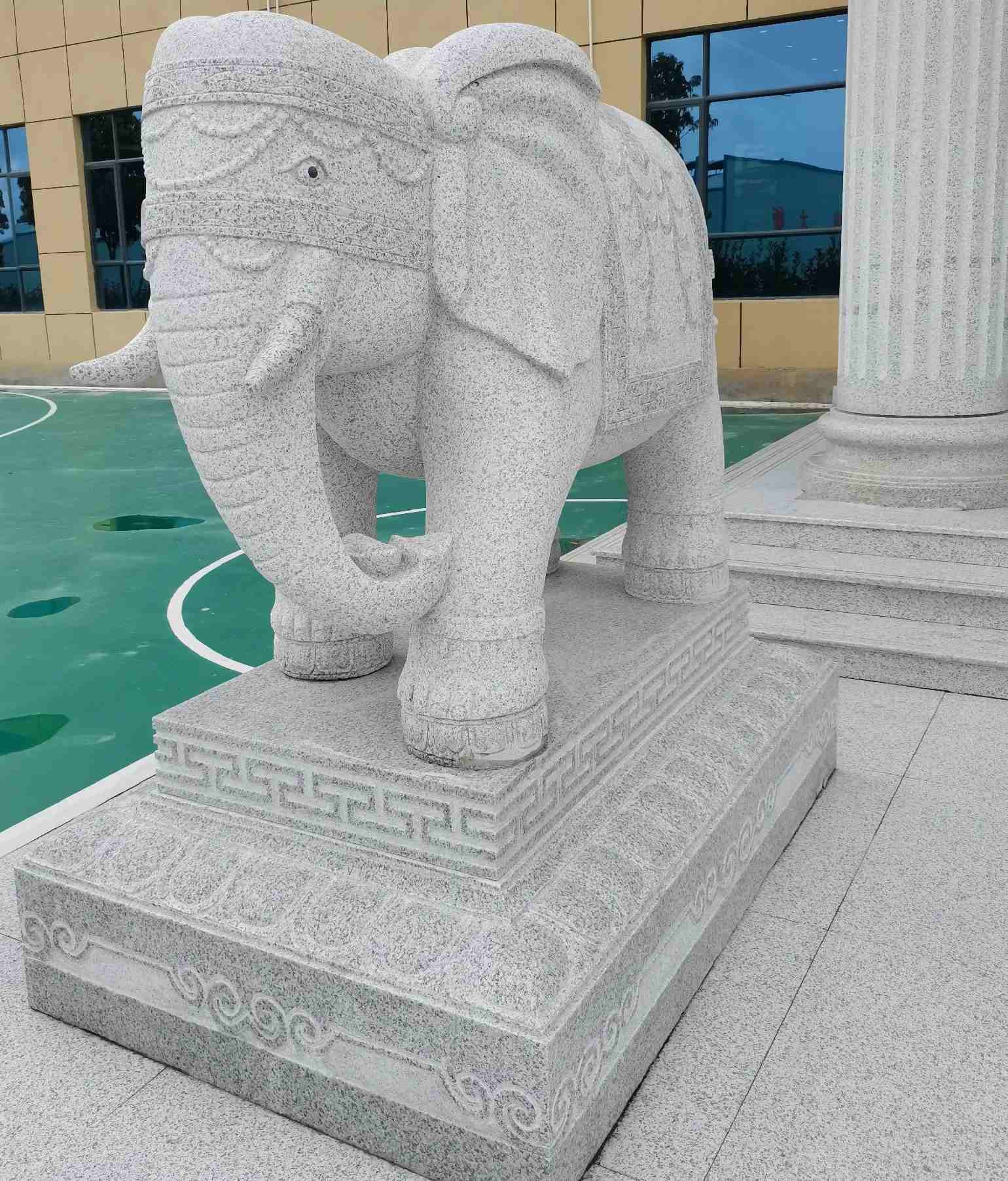 鞍山 白麻花岗岩动物异形石雕-大象