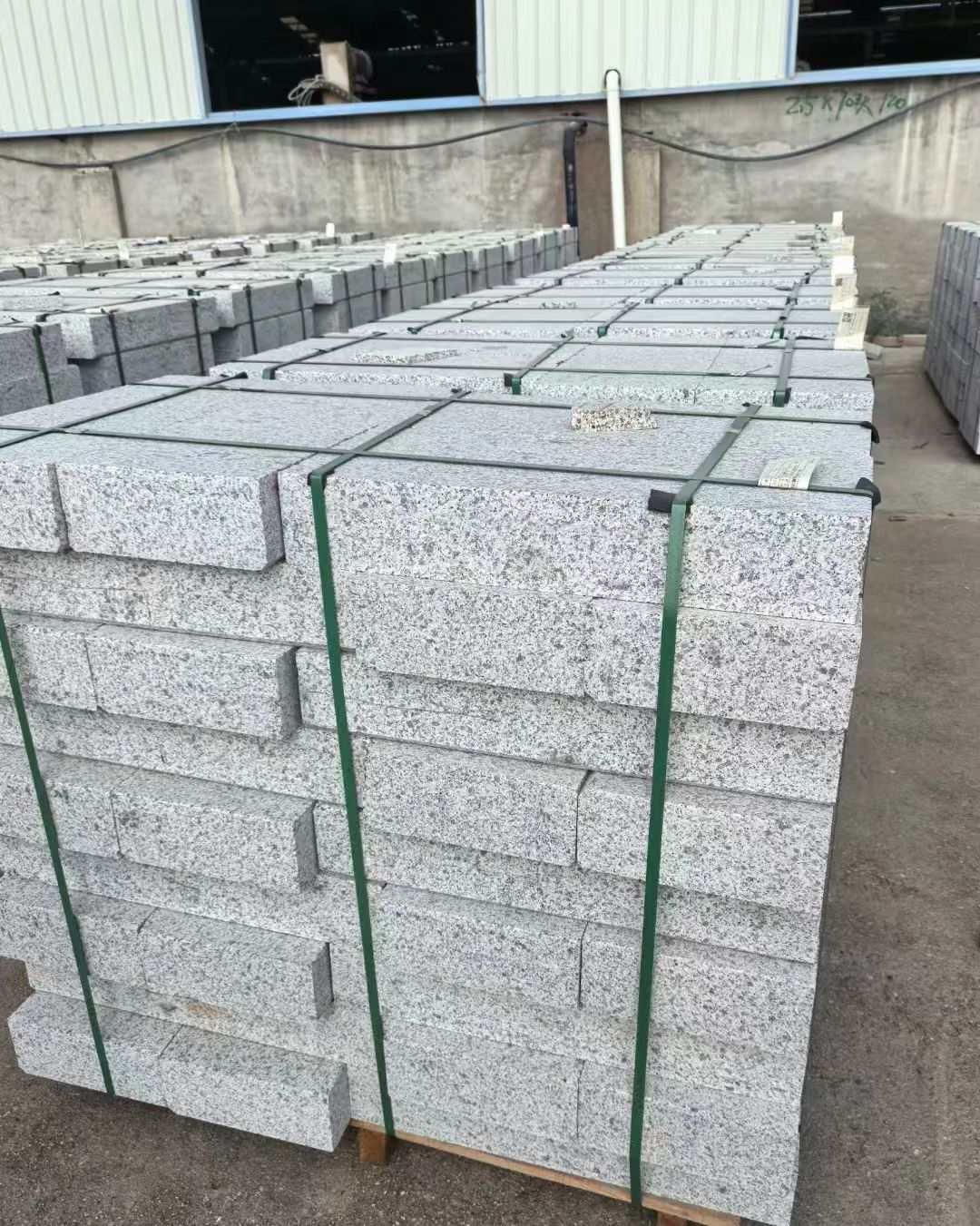 鞍山 白麻花岗岩路沿石，弧形路沿石，道牙石，马路牙子，界石，路缘石，平沿石，直岩石，平缘石等