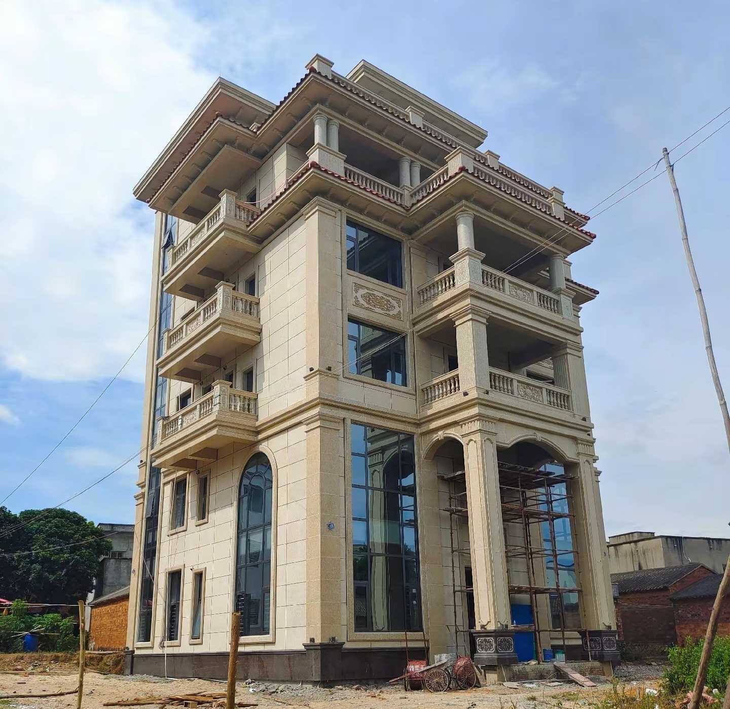 鞍山 黄金麻花岗岩石材别墅外墙干挂搭配（雕花栏杆花瓶柱门楼罗马柱）