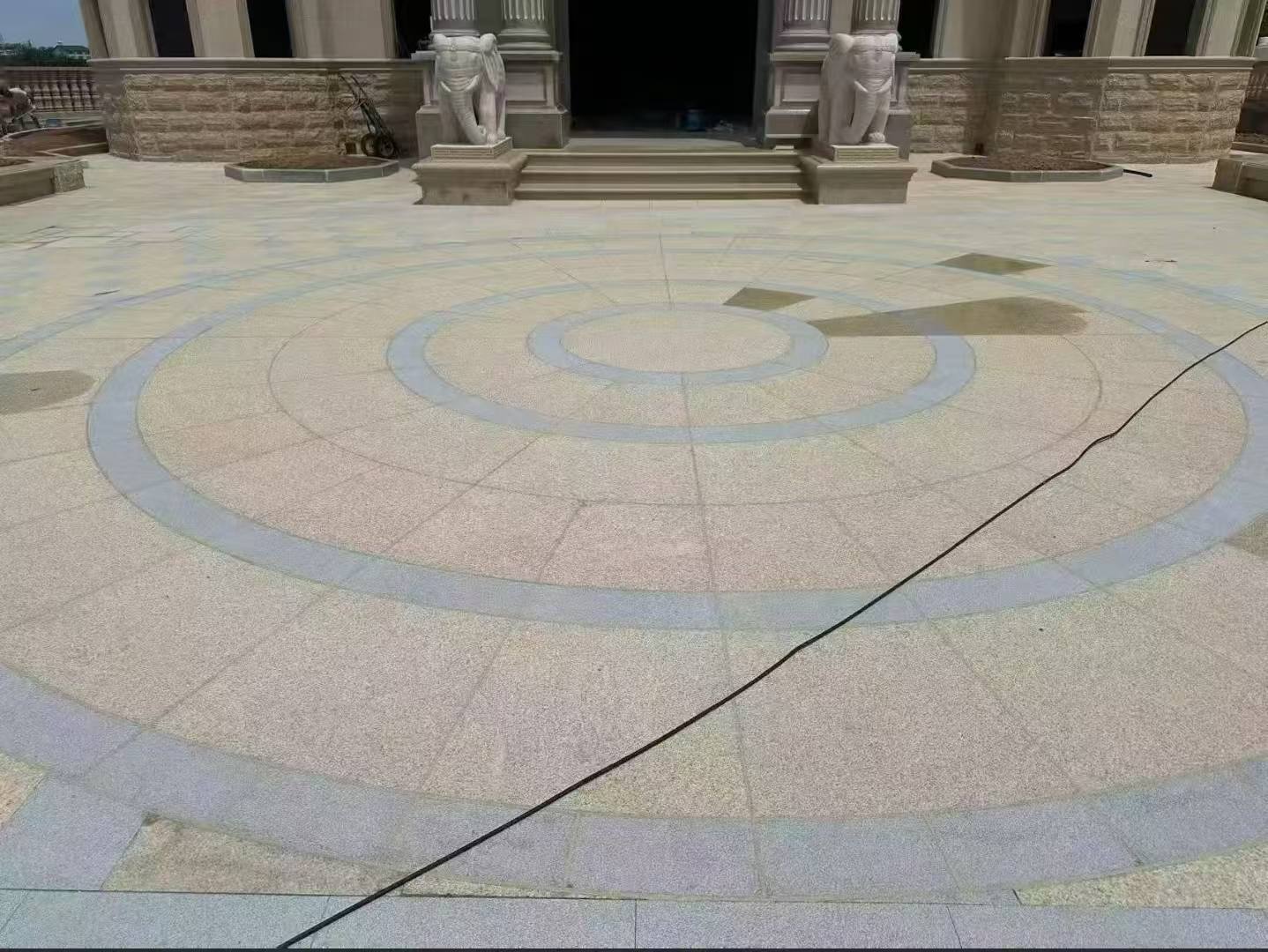 鞍山 黄金麻芝麻灰花岗岩石材地铺拼接效果