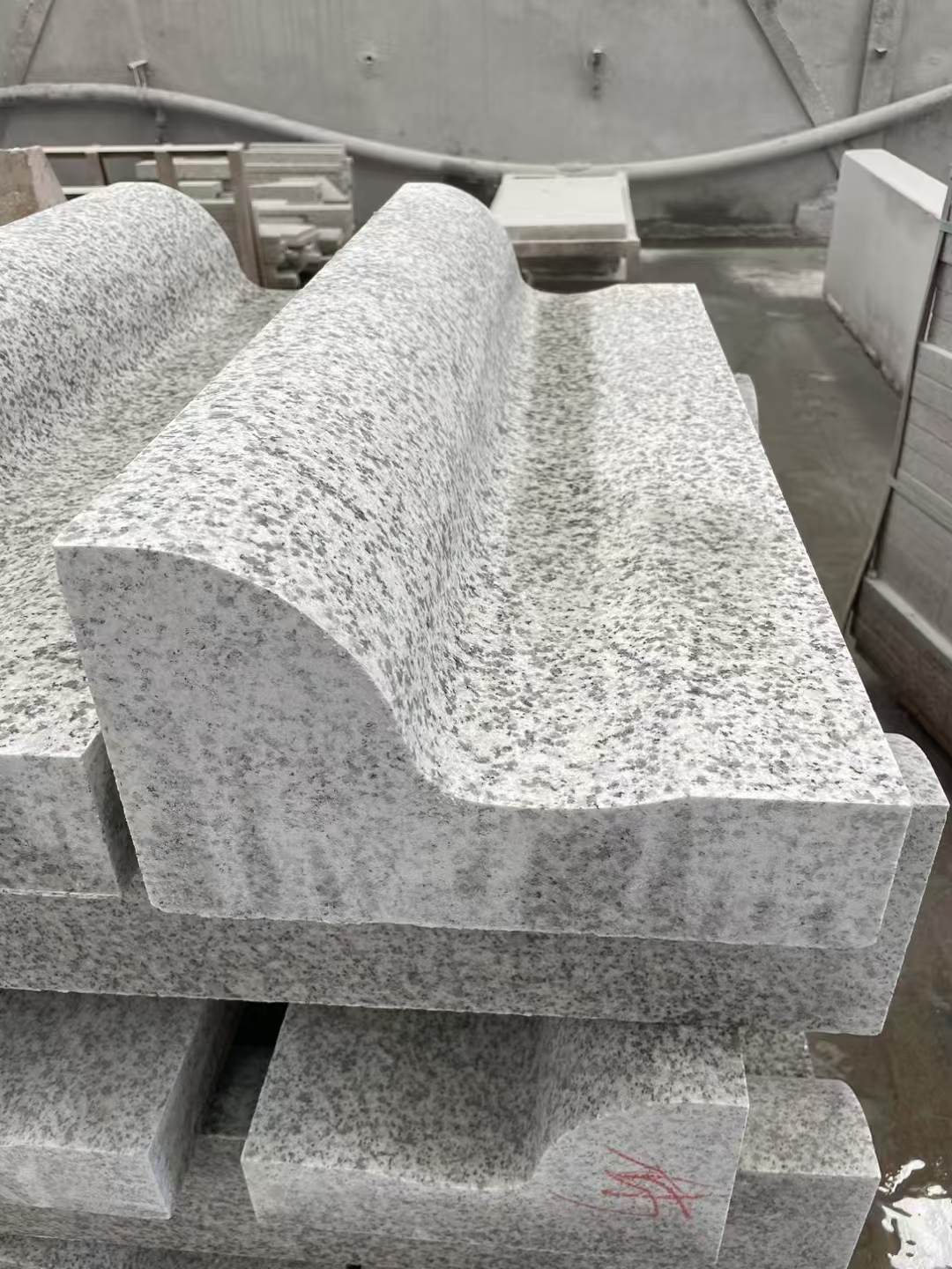 鞍山 白麻花岗岩S型路沿石，路侧石，马路牙子等